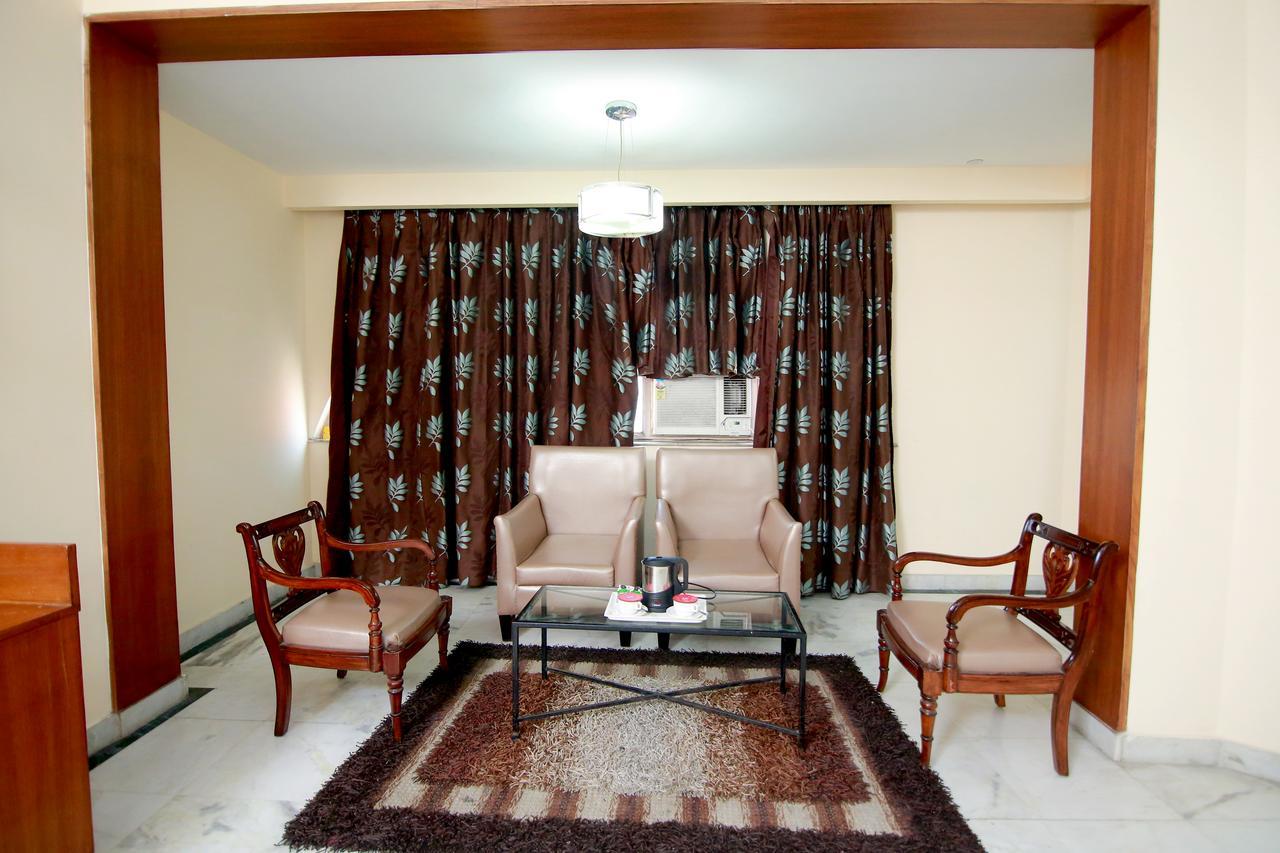 Chanson Grand Westend Hotel 2*